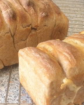 Ароматный хлеб со специями и сыром