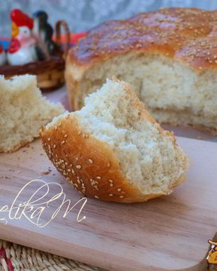 Белый хлеб с кунжутом