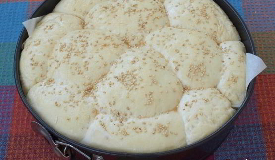 белый хлеб с кунжутом