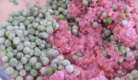 итальянский мясной хлеб с зеленым горошком