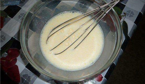 хала — плетеная булка с маком