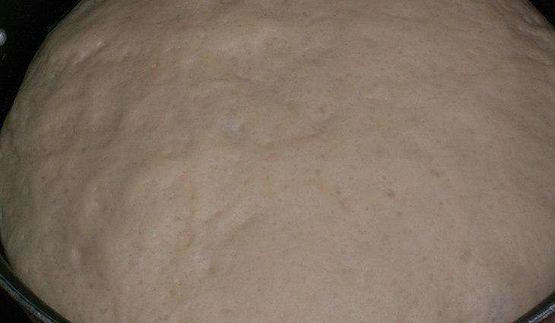 хала — плетеная булка с маком