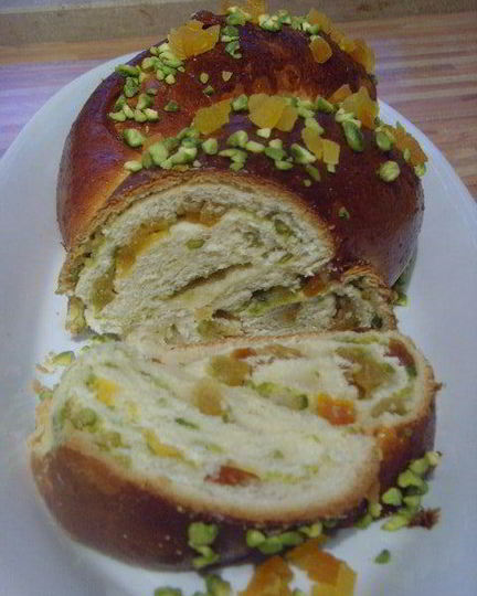 Рецепт халы с курагой и фисташками