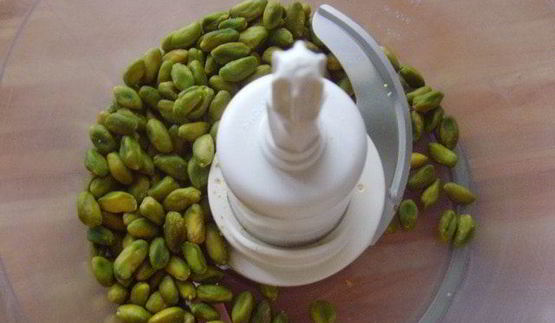 хала с курагой и фисташками