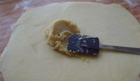 хала с курагой и фисташками