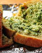 Хлеб с артишоками, сыром и чесноком