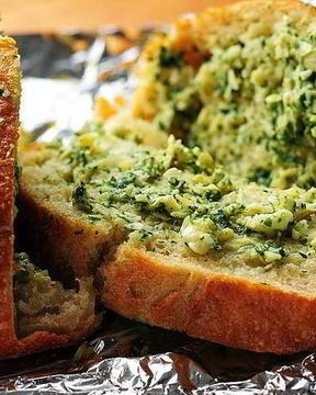 Хлеб с артишоками, сыром и чесноком