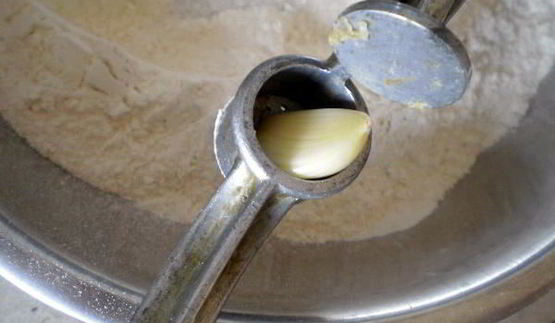 хлеб с чесноком и укропом