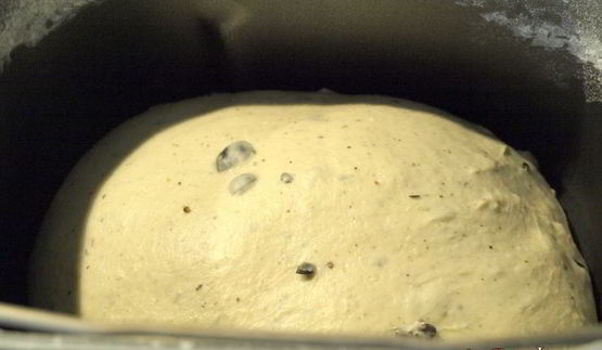 хлеб с маслинами, брынзой и итальянскими травами в хлебопечке