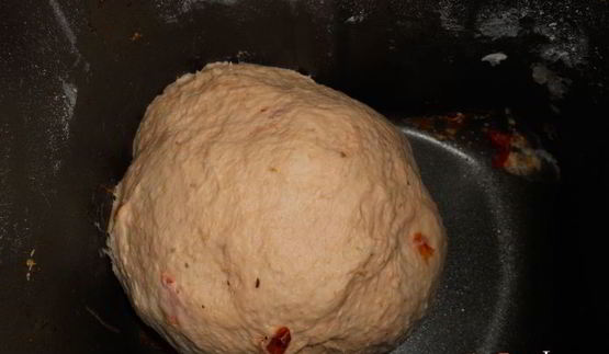 хлеб с отрубями и вялеными помидорами в хлебопечке