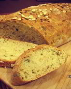 Хлеб с овсяными хлопьями и зеленым луком