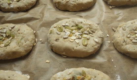 хлеб с семечками и овсяными хлопьями