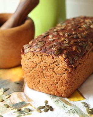 Хлеб с творогом и тыквенными семечками на ржаной закваске