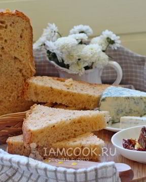 Хлеб с вялеными томатами и сыром