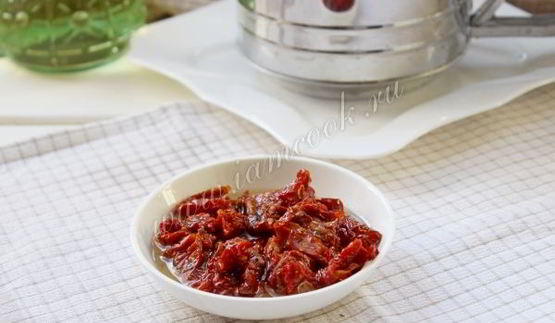 хлеб с вялеными томатами и сыром