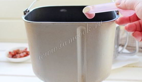 хлеб с вялеными томатами и сыром