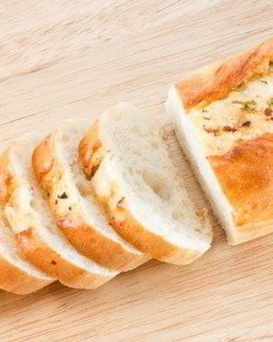 Постный хлеб из спельтовой муки с розмарином и зеленым перцем