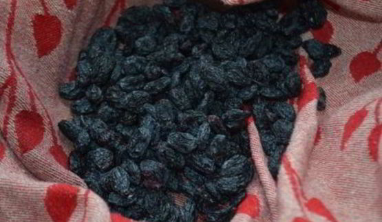 пшенично-ржаной хлеб с изюмом и орехами