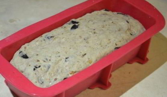 пшенично-ржаной хлеб с изюмом и орехами