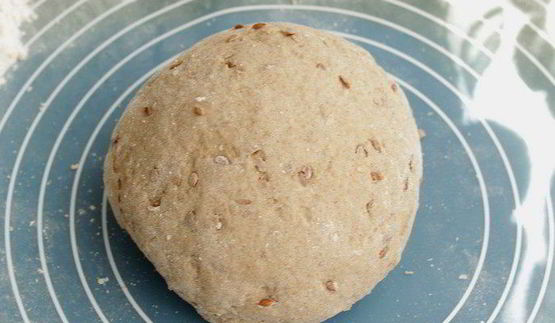 пшенично-ржаной хлеб с льняными семечками