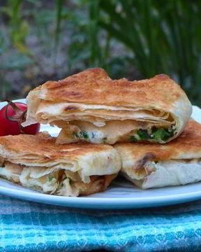 Лаваш с сыром и зеленью