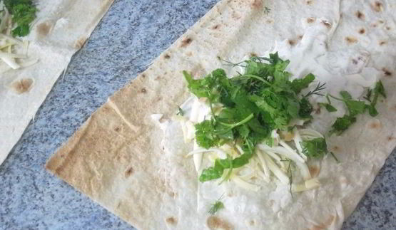 лаваш с сыром и зеленью
