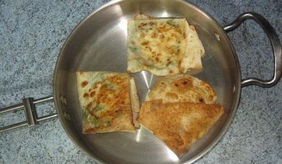 лаваш с сыром и зеленью