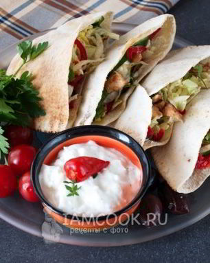 Арабская пита с курицей и овощами