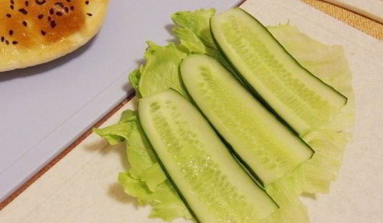 балык экмек — лепешка с рыбой и овощами