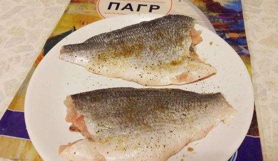 балык экмек — лепешка с рыбой и овощами