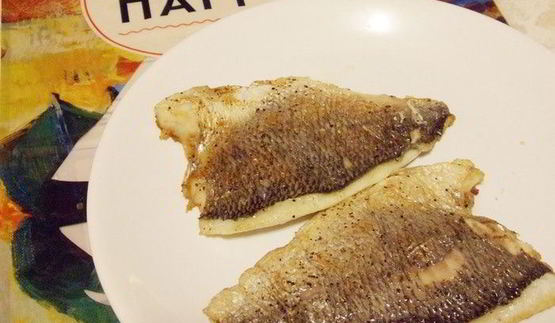 балык экмек — лепешка с рыбой и овощами