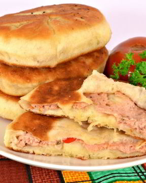 Дрожжевые лепешки с мясом на сковороде