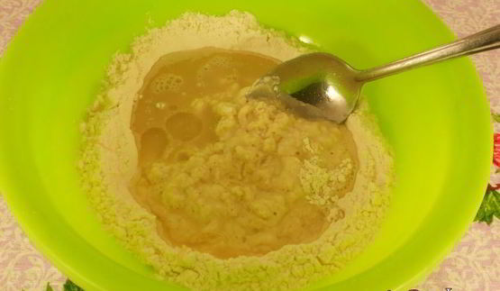 дрожжевые лепешки с мясом на сковороде