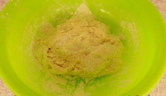 дрожжевые лепешки с мясом на сковороде