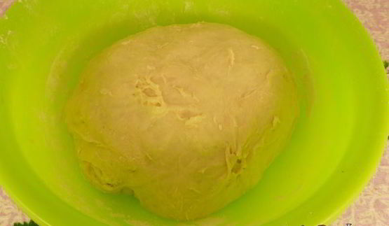 дрожжевые лепешки с мясом на сковороде