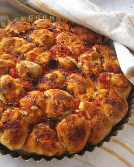 Рецепт фокаччи из шариков с сыром и оливками