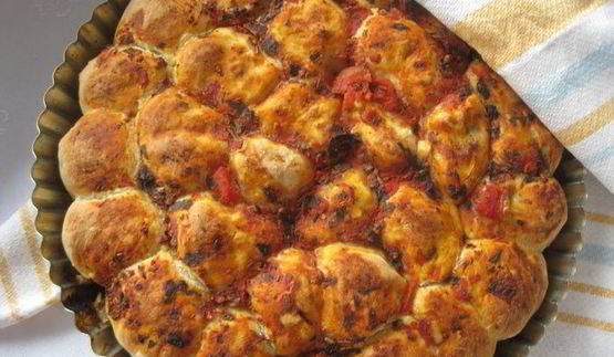 фокачча из шариков с сыром и оливками