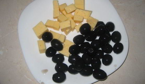 фокачча из шариков с сыром и оливками