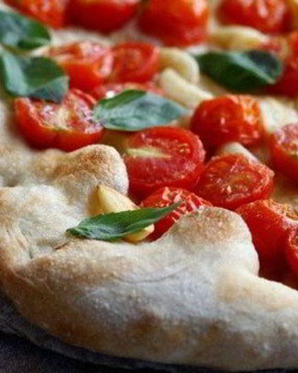 Рецепт фокаччи с помидорами и чесноком
