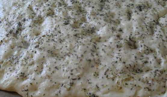 фокачча с розмарином и чесноком