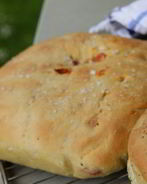 Фокачча с вялеными помидорами