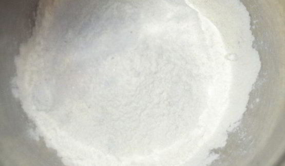 картофельная фокачча с жареным луком и маком