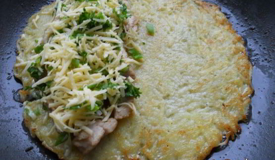 картофельные лепешки с курицей и сыром