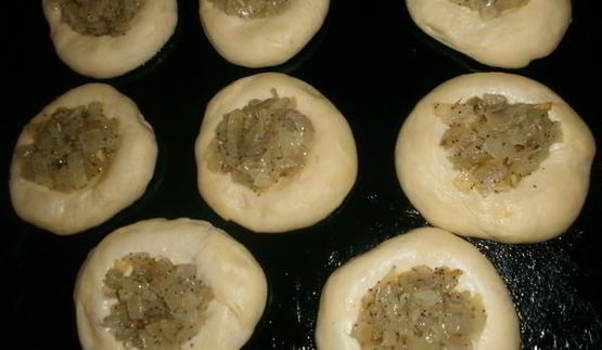 лепешки с луком и маком