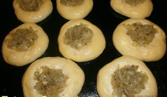 лепешки с луком и маком