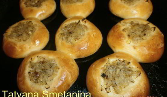 лепешки с луком и маком