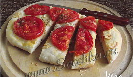 лепешки с луком и помидорами