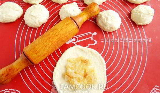 лепешки с луком на сковороде