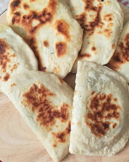 Рецепт лепешек с начинкой из сыра и шпината