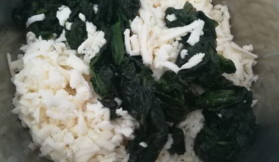 лепешки с начинкой из сыра и шпината